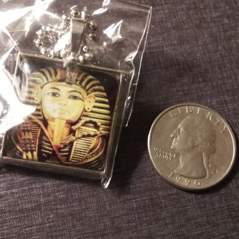 🌟$9 Item🌟{King Tut} Glass Alloy Pendant Necklace